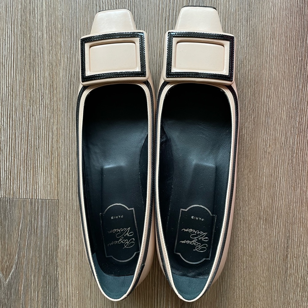 Roger Vivier flats